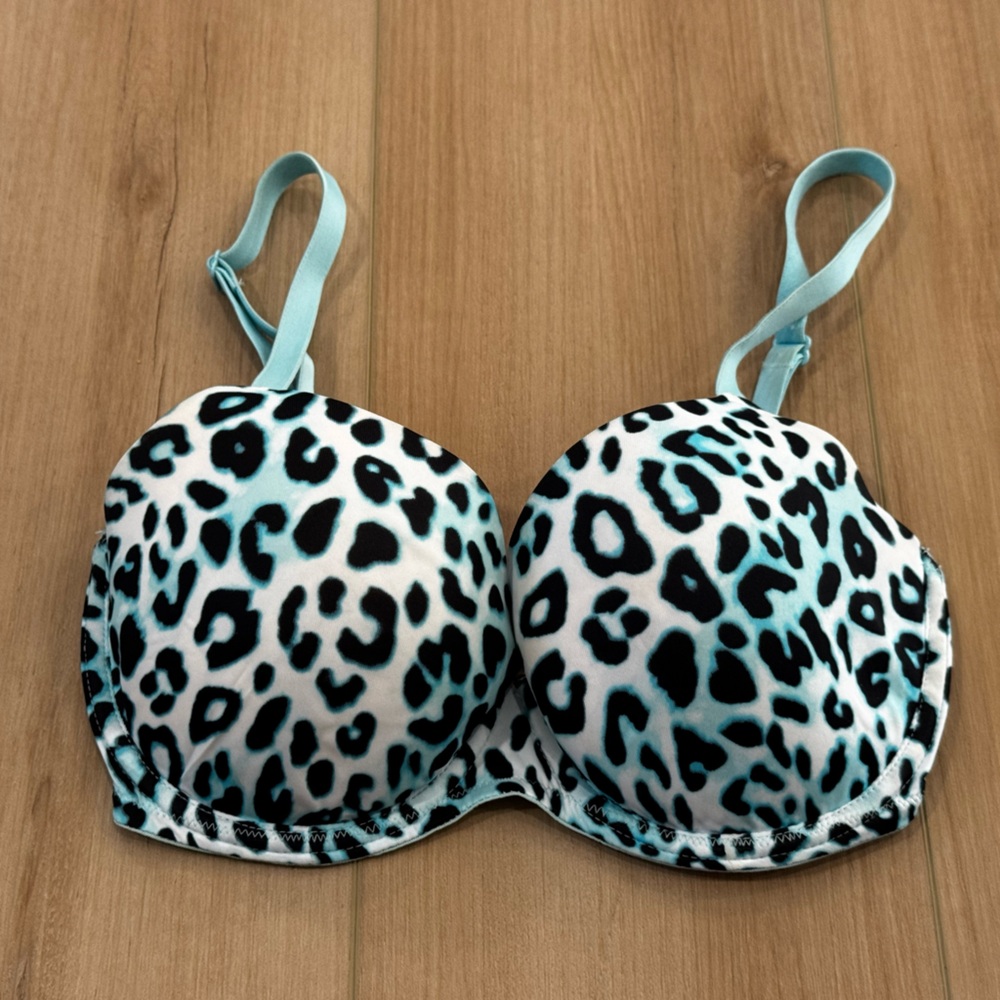 ⚡️ PINK Victoria’s Secret Wear Everywhere Lightly Lined Bra 32DD Blue Leopard